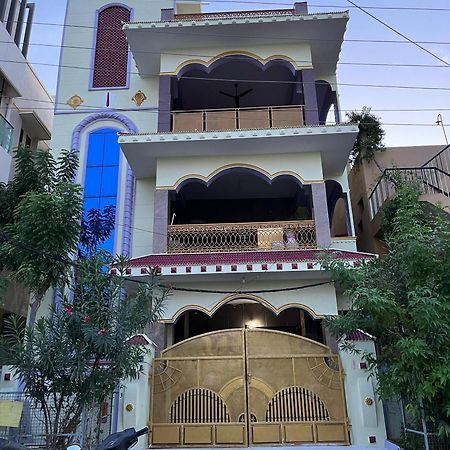 Annamaiah Homestay - 5 Minutes Walkable To Sri Padmavathi Ammavari Temple - 10 Mins Drive From Railway Station And Bus Station - Especially For Small Families And Group Of Peoples Тірупаті Екстер'єр фото