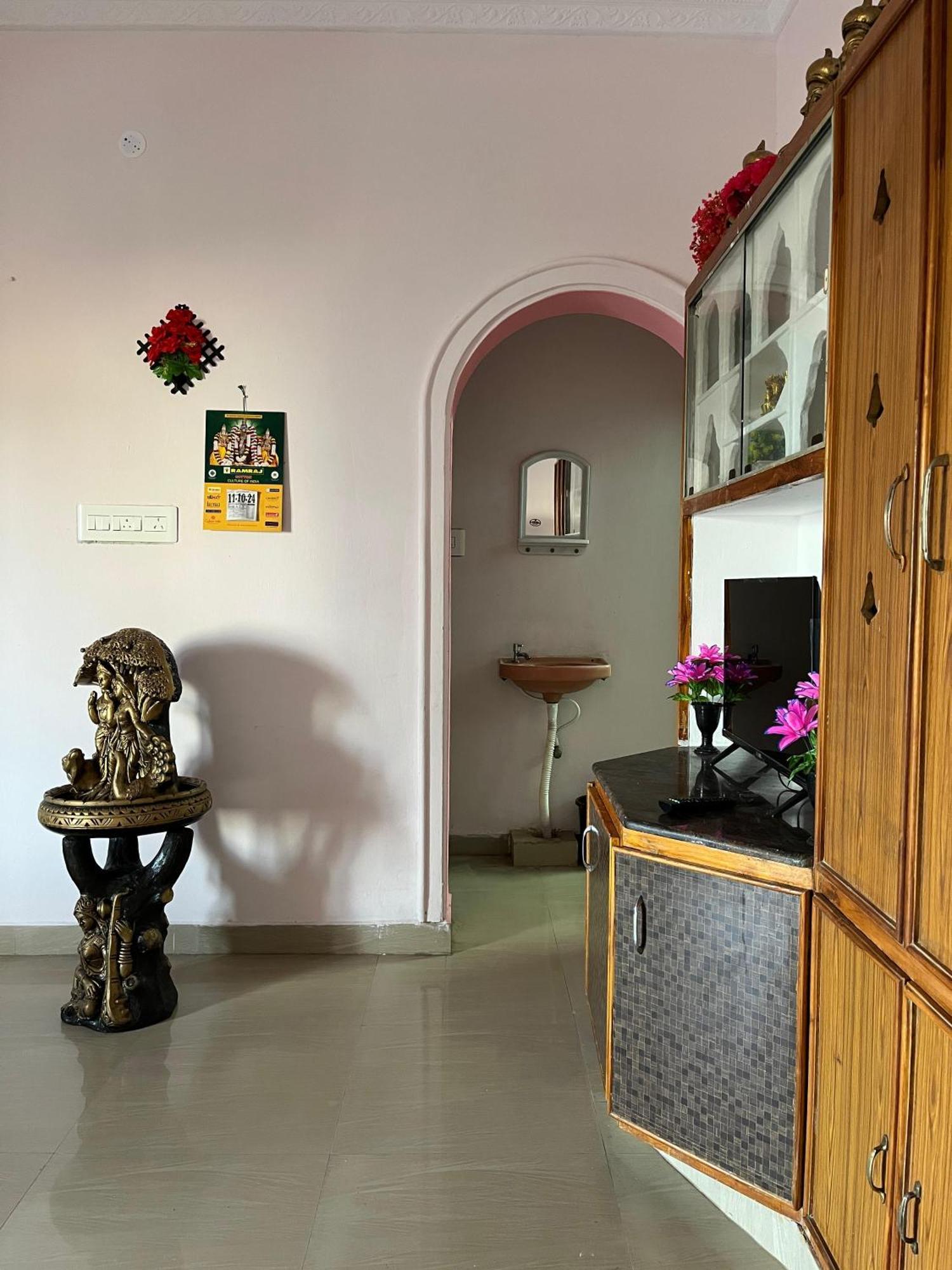 Annamaiah Homestay - 5 Minutes Walkable To Sri Padmavathi Ammavari Temple - 10 Mins Drive From Railway Station And Bus Station - Especially For Small Families And Group Of Peoples Тірупаті Екстер'єр фото